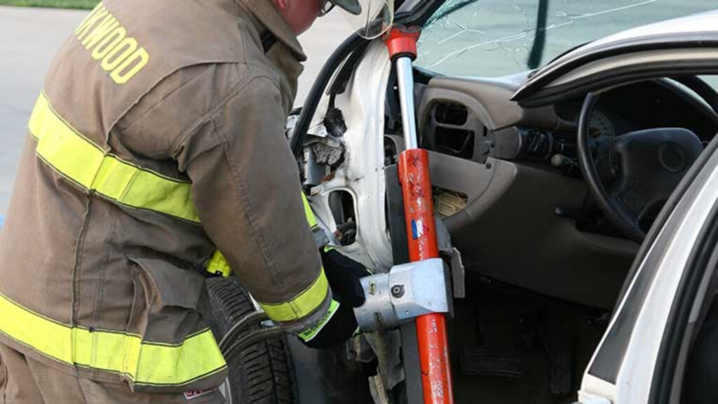 Rams to enlarge car door opening