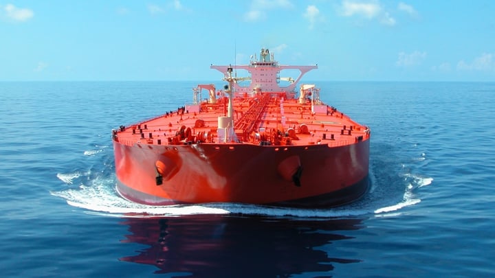 VLCC cargoes rebound as tonnage overhang pressures rates