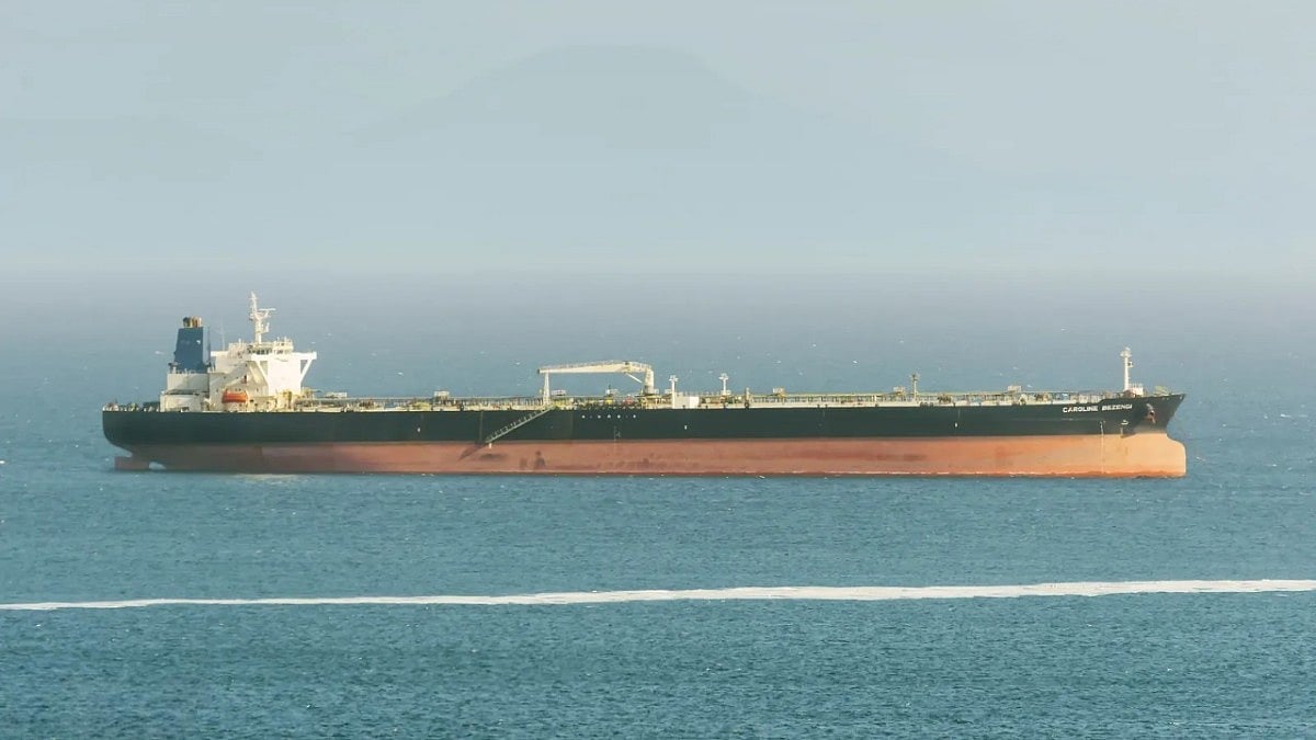 Grounded shadow tanker threatens Omani nature reserve with sprawling oil slick