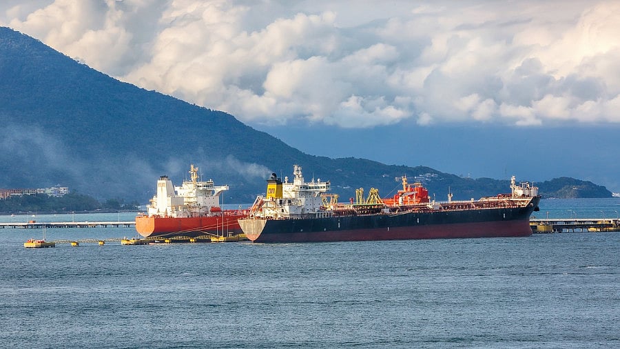 Pause in US-Iran escalation causes oil prices to slump to three-week low