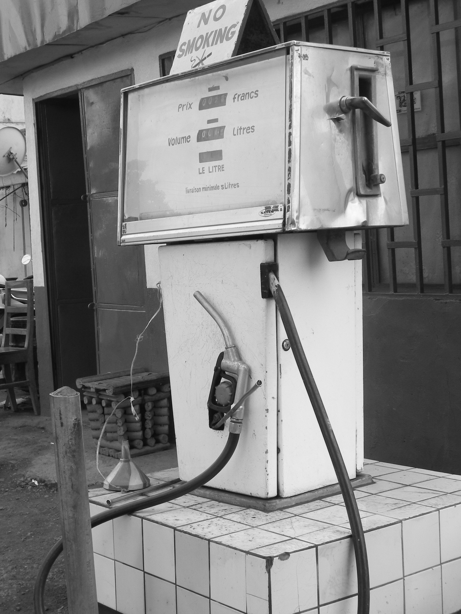 Vintage fuel dispenser