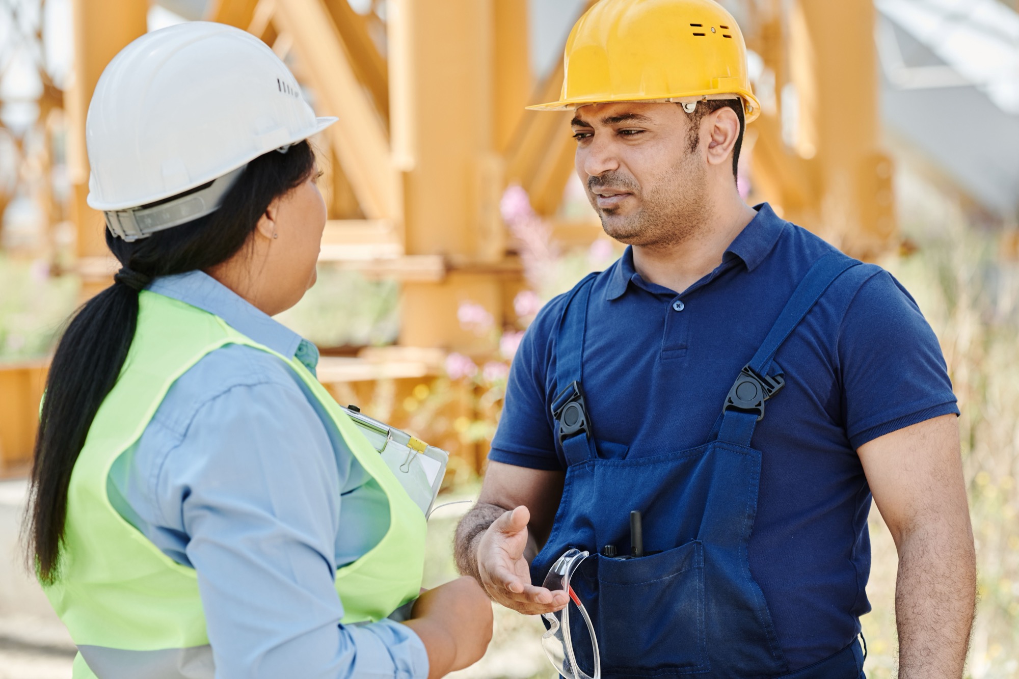 Site discussion between workers
